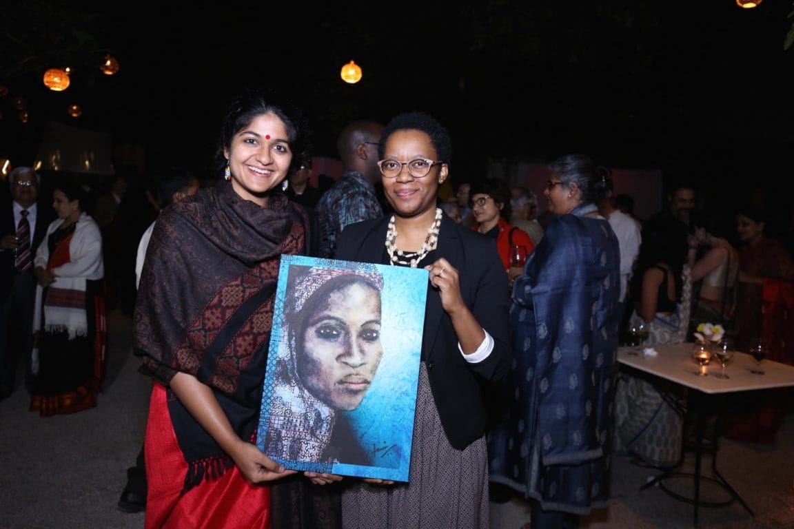 Ms. Maipelo Mogotsi (First Secretary - Economic, Botswana High Commission) (L) winner of the door prize with Tanvi Srivastava, Creative Director, Chalo Africa (R)