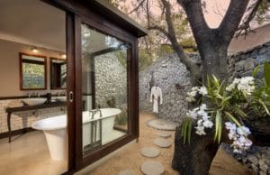 Ngala Safari Lodge Bathroom