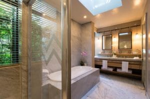 Deluxe Lodge Bathroom