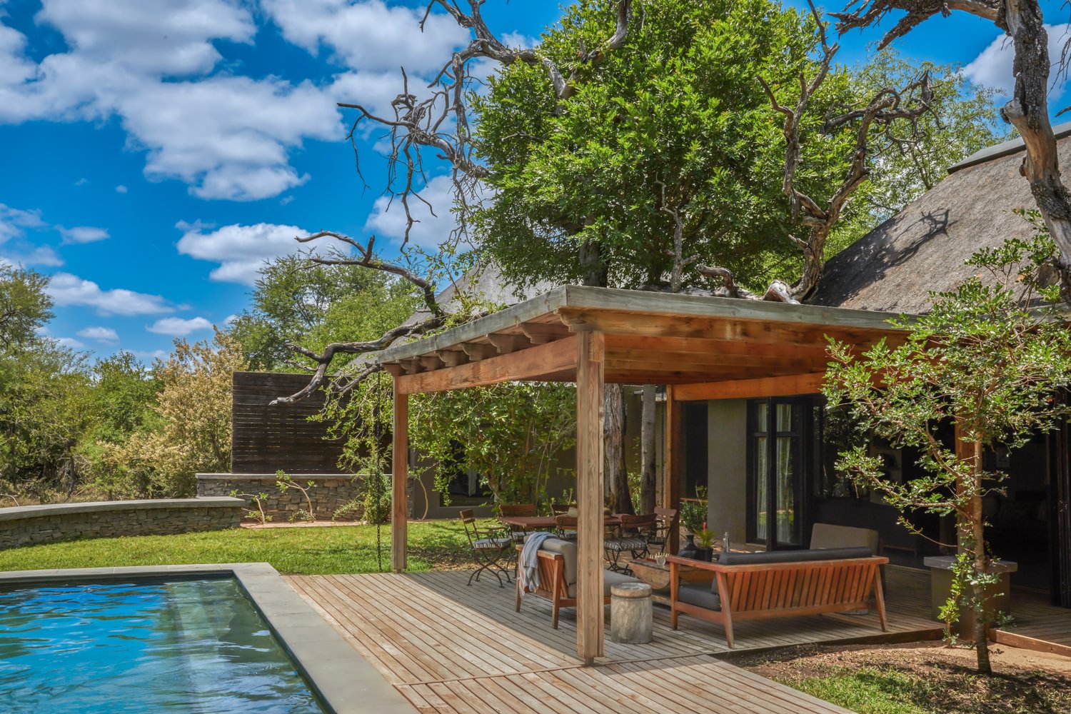 Lion Sands Hinkwenu Residence Poolside