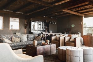 Davison's Lounge