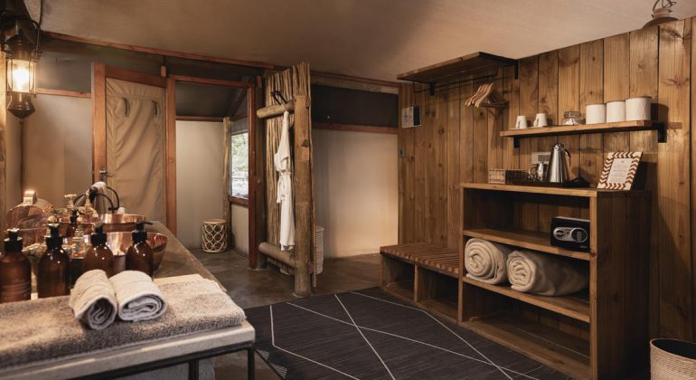 Little Makalolo Bathroom