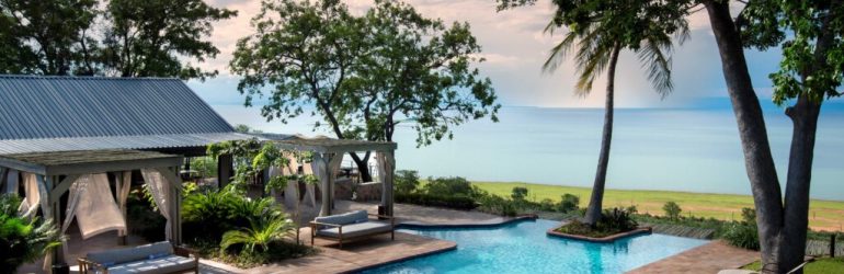 Bumi Hill Safari Lodge Poolside