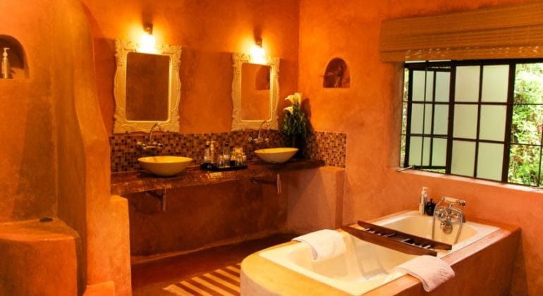 Sabyinyo Silverback Lodge Bathroom