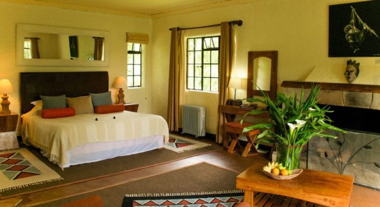 Sabyinyo Silverback Lodge Bedroom 1