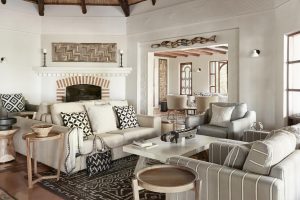 Sanctuary Chobe Chilwero Lodge Lounge