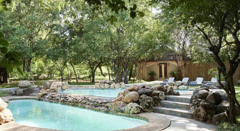 Sanctuary Chobe Chilwero Lodge Poolside