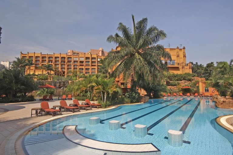 Kampala Serena Hotel Poolside