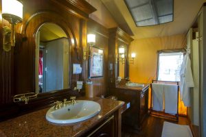 Kirawira Serena Camp Bathroom