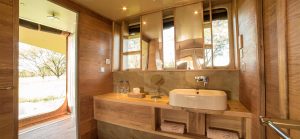 Mara Roving Bushtops Bathroom