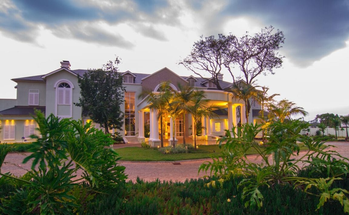Hemingways Hotel Exterior