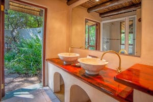 Kuname Lodge Bathroom