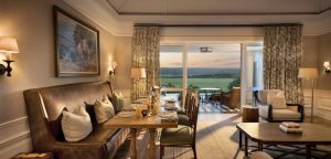 Long Lee Manor Dining
