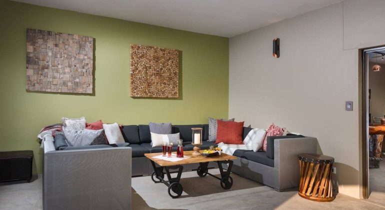 Safarihoek Room Lounge Area