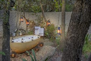 Kuname Lodge Outside Bath