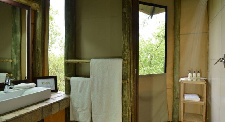 Ghoha Hills Savuti Lodge Bathroom