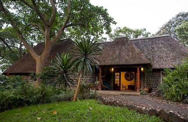 Mikeno Lodge Entrance