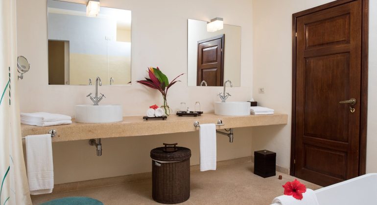 Essque Zalu Villa Bathroom