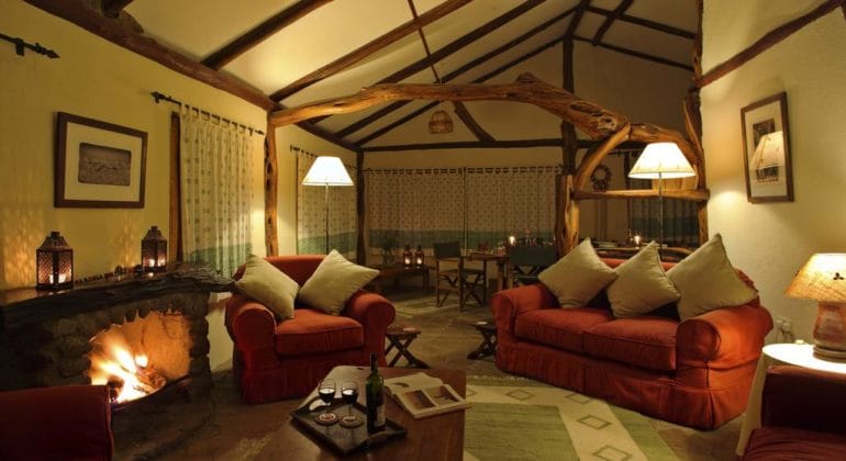 Topi House Lounge