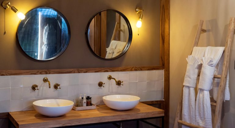 Lemala Nanyukie Lodge Bathroom