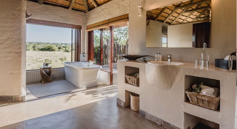 Amakhala Hlosi Game Lodge Bathroom