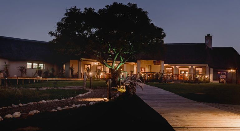 Hlosi Game Lodge Outdoors