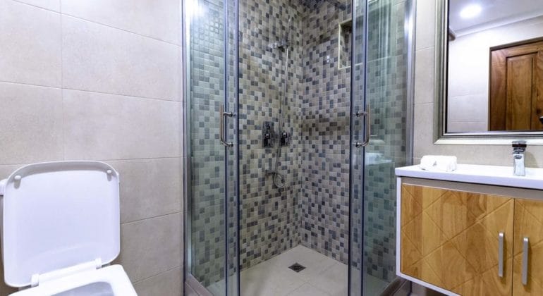 Hotel No 5 Bathroom