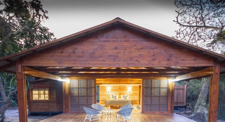 Makakatana Bay Lodge Room Exterior