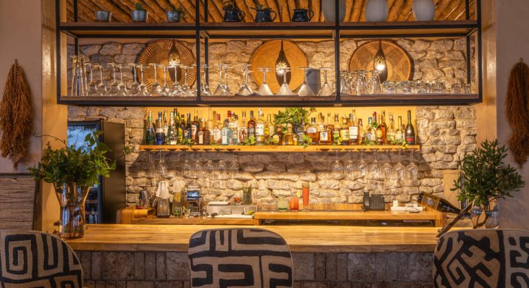Soroi Lions Bluff Lodge Bar