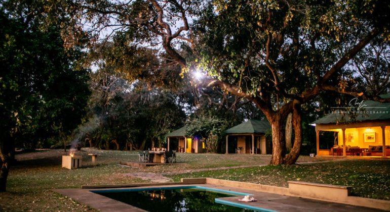 Nyamoumba River Lodge Outdoors