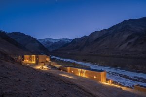 Rumbak Lodge At Night