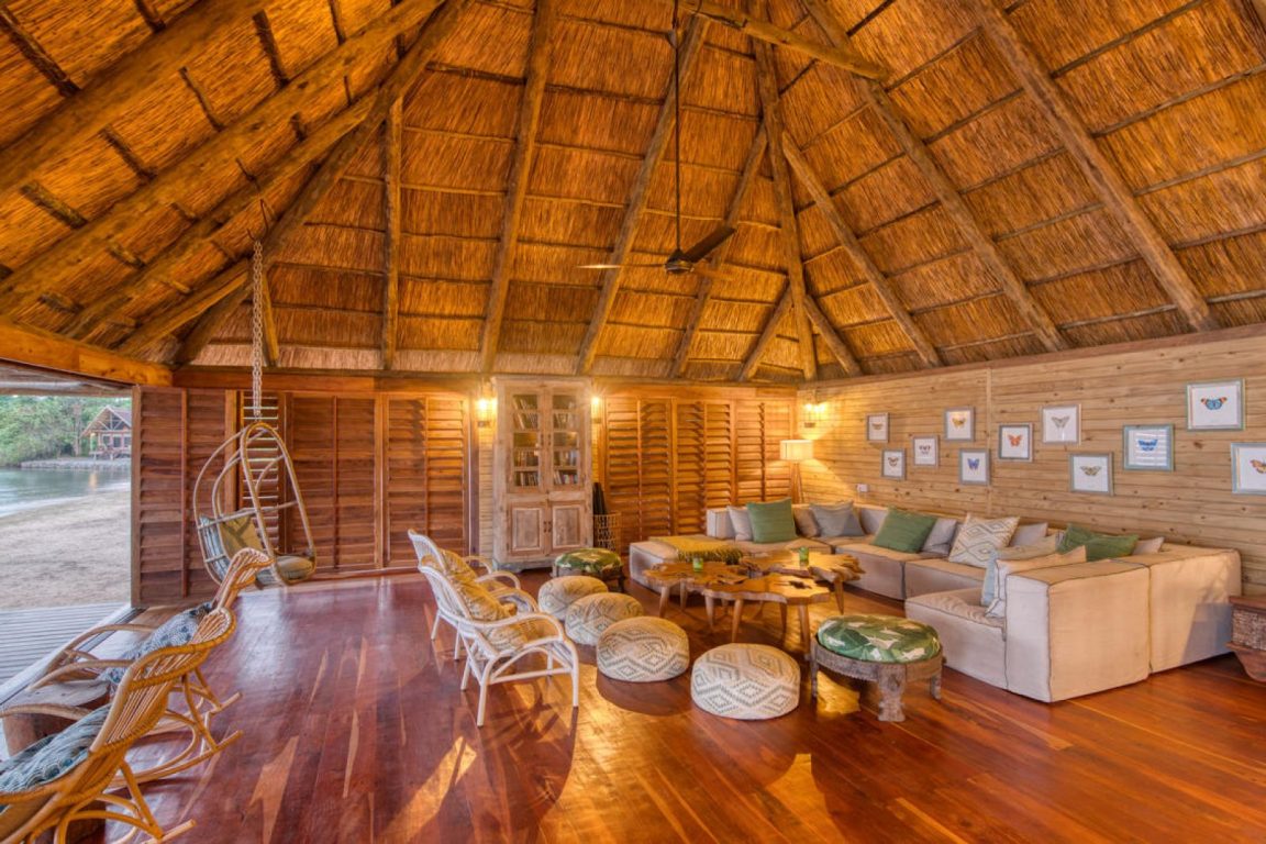 Mbali Mbali Mahale Lounge