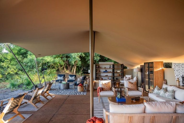 Chicari Camp Lounge