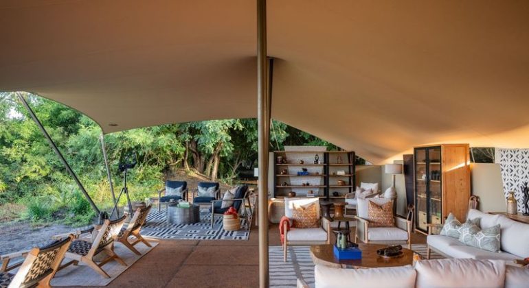 Chicari Camp Lounge