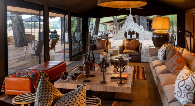 Kiri Camp Lounge