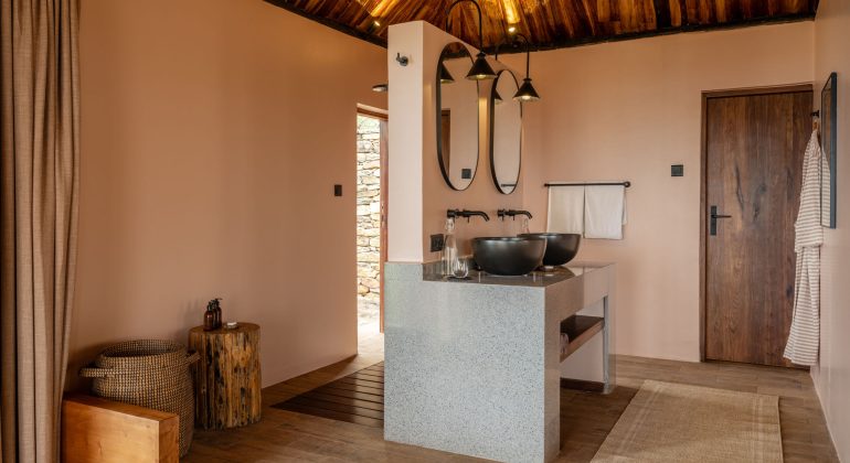 Nimali Ilaroi House Bathroom